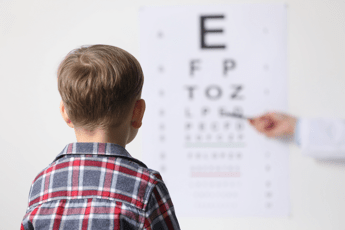 miopia pediatrica disponibile in italia un collirio che la rallenta 2