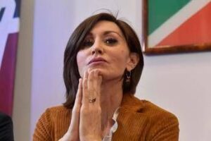 bernini celebra gli infermieri da 100 anni presenza essenziale 2