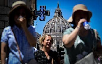 caldo rovente sullitalia oggi allerta arancione in 14 citta domani i primi 4 bollini rossi 2