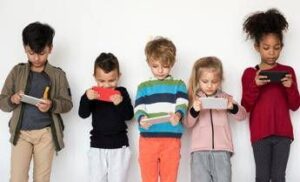 cefalea digitale pediatri iper esposizione a schermi si collega a mal di testa 2