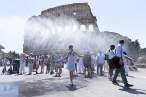 caldo record in italia oggi 16 citta da bollino rosso sabato salgono a 19 poi arriva la svolta meteo 2